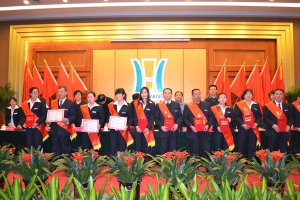 公司表彰了2011年度先進(jìn)集體 先進(jìn)個人及優(yōu)秀管理者